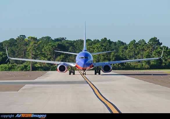 Boeing 737-8H4 Boeing 737-8H4