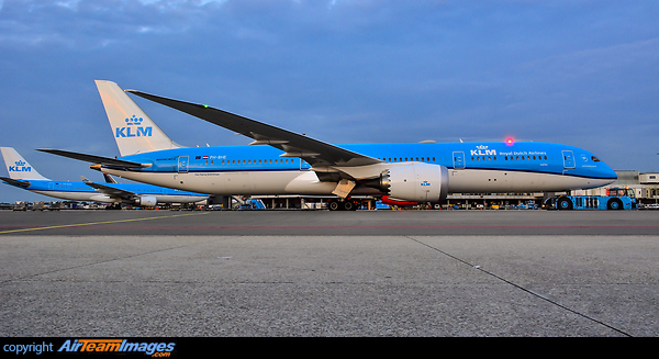 Boeing 787-9 Dreamliner Boeing 787-9 Dreamliner