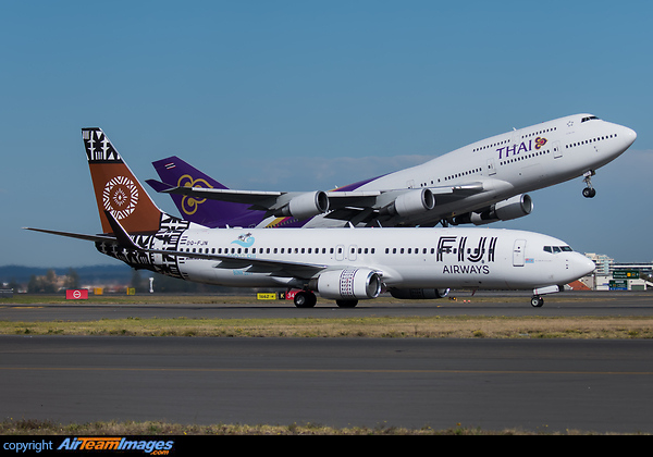 Boeing 737-808 Boeing 737-808