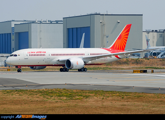 Air India's latest Boeing 787-8 Dreamliner on her first flight Boeing 787-8 Dreamliner