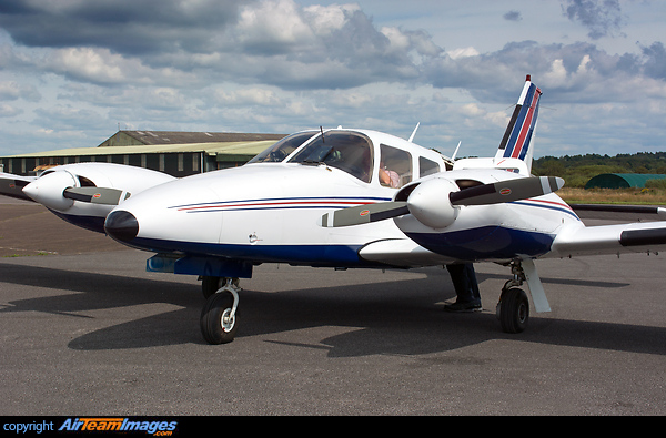 Piper PA-34-200T Seneca II Piper PA-34-200T Seneca II