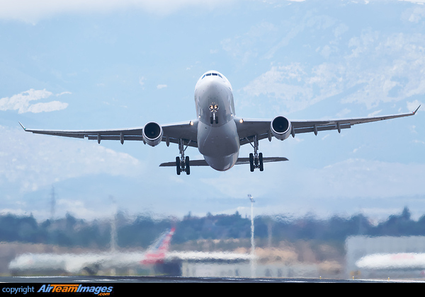 Airbus A330-302 Airbus A330-302