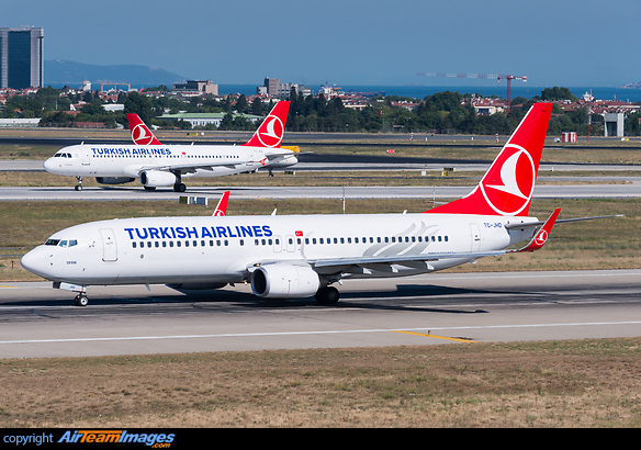 Waiting for departure with Turkish Airlines A320 TC-JUE on the parallel runway. Boeing 737-8F2