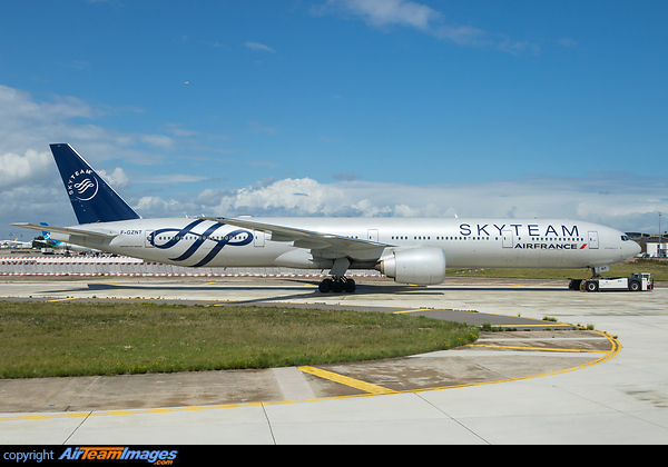Boeing 777-328/ER Boeing 777-328/ER