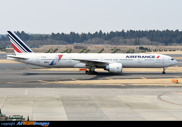 Boeing 777-328/ER Boeing 777-328/ER