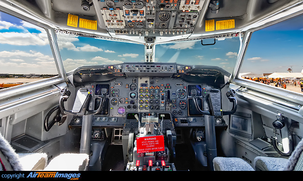 Cockpit of the Lufthansa Technical Training Boeing 737-500. Boeing 737-500