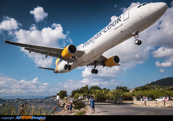 Airbus A321-211 Airbus A321-211