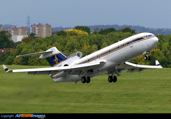 Departing to London-Stansted, from where it diverted earlier in the day Boeing 727-2U5 Adv Super 27