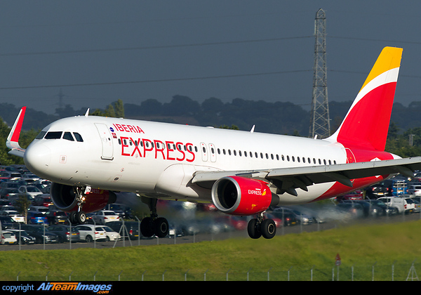 Airbus A320-216 Airbus A320-216