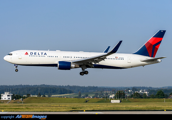 Boeing 767-332/ER Boeing 767-332/ER