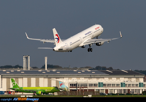 Airbus A321-211 Airbus A321-211