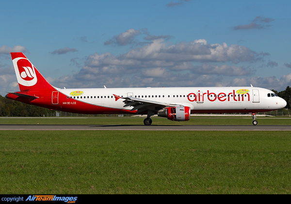 With special sticker: Mit Niki in den Urlaub. Airbus A321-211