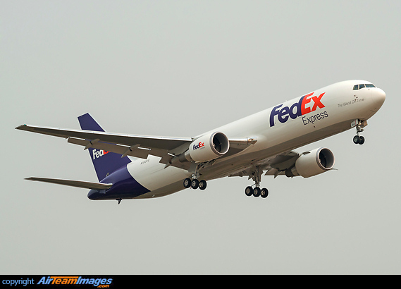 Boeing 767-352F/ER Boeing 767-352F/ER