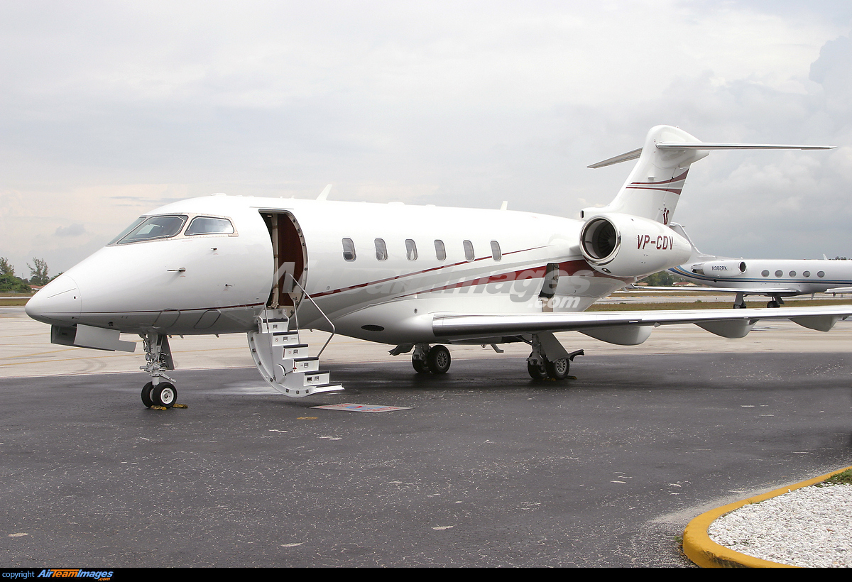 Bombardier Challenger 300 Large Preview