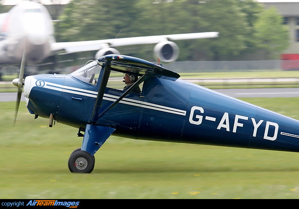 Luscombe 8F Silvaire G-AFYD built in 1939 arrives at the 2010 Great Vintage Flying Weekend. Luscombe 8F Silvaire