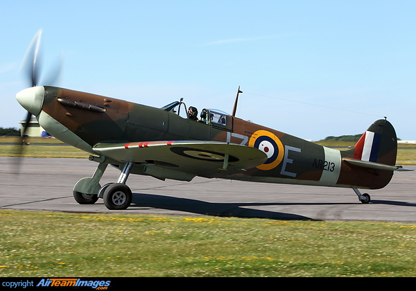 This Spitfire MK.1A Spitfire G-AIST was manufactured by Westland Aircraft Ltd in 1941 and is the only airworthy example of this mark in the world. Painted in its original wartime markings, AR213, when it was in service with No. 57 OTU in 1941. Supermarine Spitfire MK.I