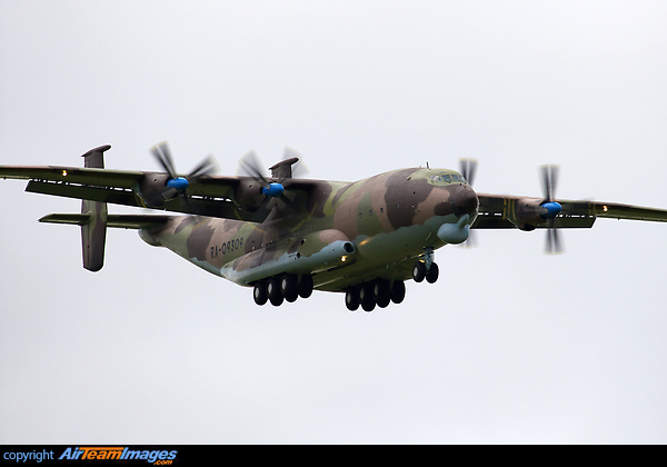 Mighty Antei is arriving to MAKS '2009 Antonov An-22A