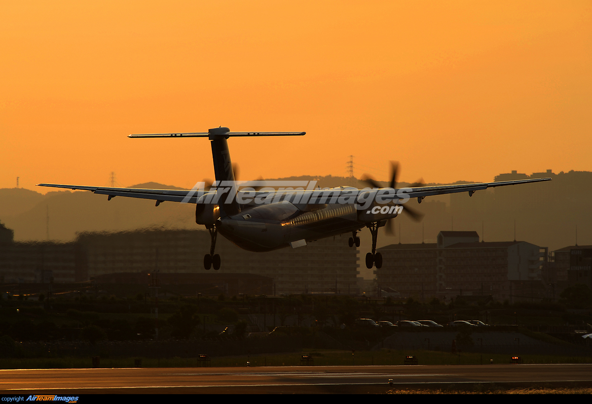Bombardier Dash 8402Q Large Preview