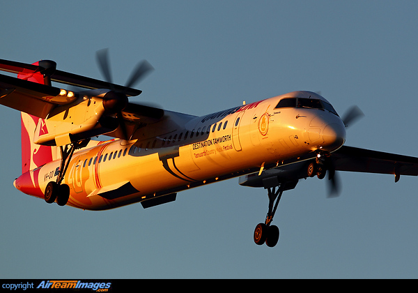 Promoting the 40th anniversary of the Tamworth Country Music Festival. Bombardier Dash 8-402Q