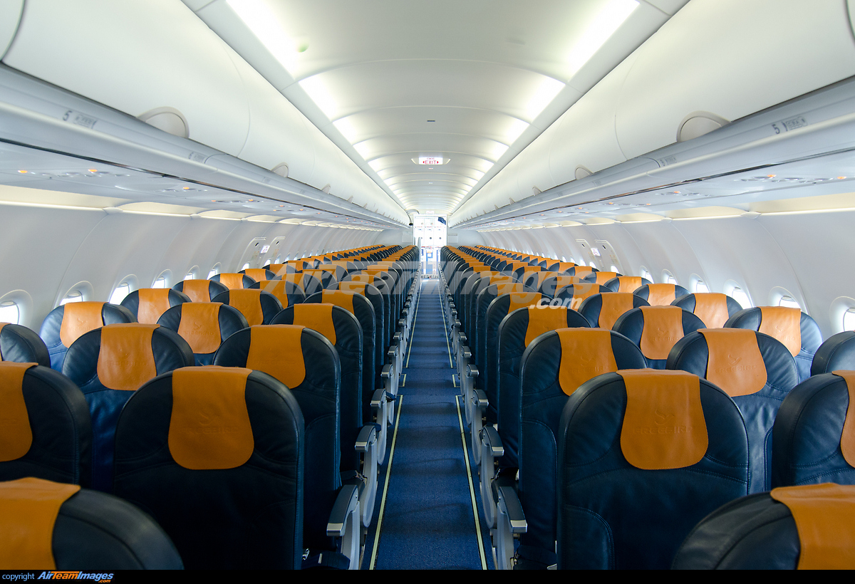Airbus a320 214 large preview airteamimages