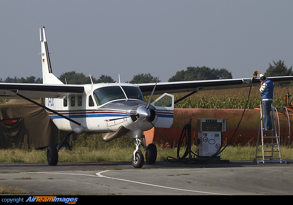 Refueling of Jet A-1 before the next take-off. Cessna 208B Grand Caravan