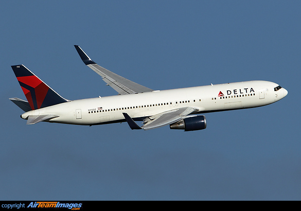 Boeing 767-332/ER Boeing 767-332/ER