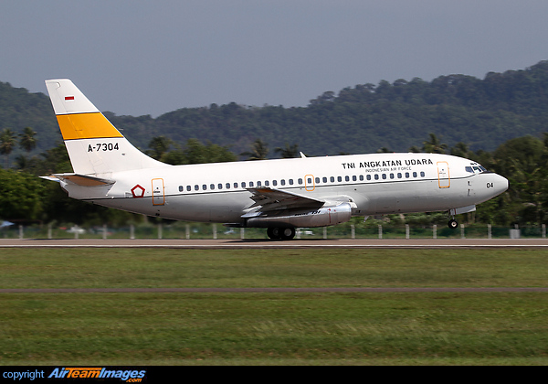 Boeing 737-2Q8/Adv Boeing 737-2Q8/Adv