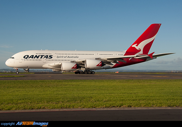 QFA94 LAX-MEL flight diverted to Auckland. After refuel taxing for take off. Airbus A380-842