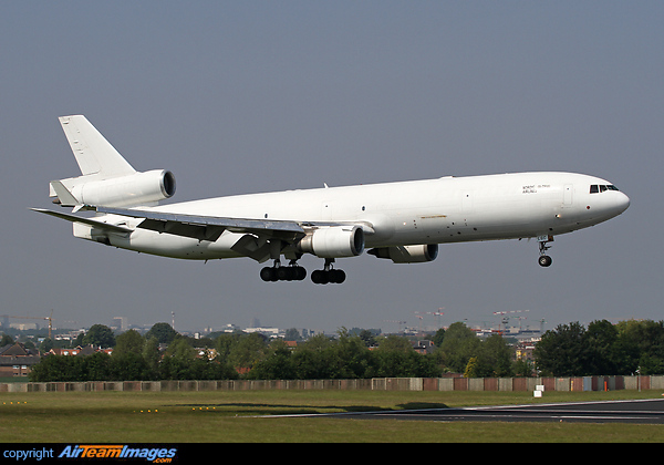 On final for 02. McDonnell Douglas MD-11F