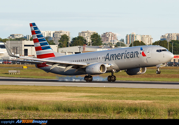 Boeing 737-823 Boeing 737-823