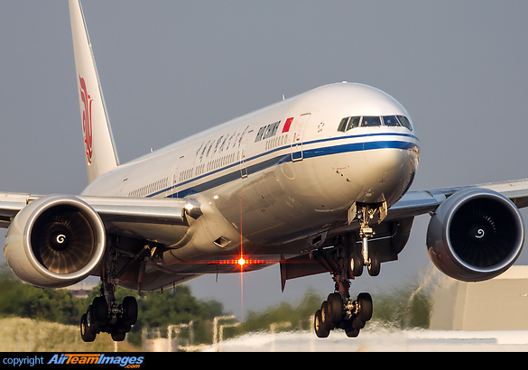 Boeing 777-39L/ER Boeing 777-39L/ER