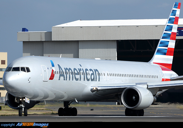 Boeing 767-323/ER Boeing 767-323/ER