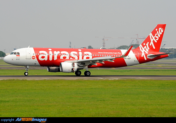 With titles "8000th Airbus" Airbus A320-216