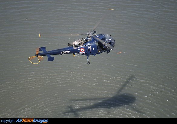 Chetak IN475 from INAS321, based at Indian Navy Air Station Mumbai in 2001 on a sortie over the coast Hindustan SA-316B Chetak
