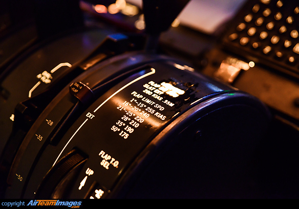 Placard speeds of the MD-11, located next to the thrust levers. This is only a back-up as the speeds are also shown on the PFD. McDonnell Douglas MD-11F