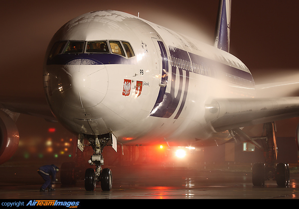 Boeing 767-35D/ER Boeing 767-35D/ER