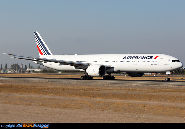 Boeing 777-328/ER Boeing 777-328/ER