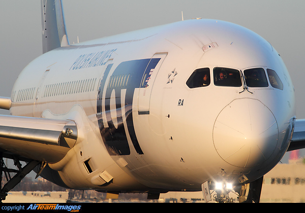 Boeing 787-8 Dreamliner Boeing 787-8 Dreamliner