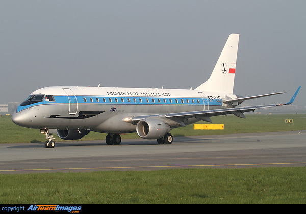 This year LOT is celebrating 85 years of flying. To commemorate this fact, SP-LIE was painted in retro colors, similar to these used between 1947-1973. Embraer ERJ-175LR