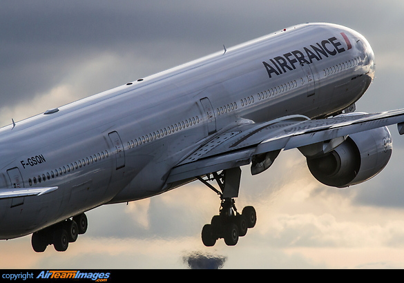 Boeing 777-328/ER Boeing 777-328/ER