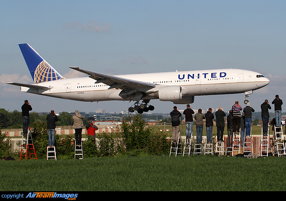 Boeing 777-222 Boeing 777-222