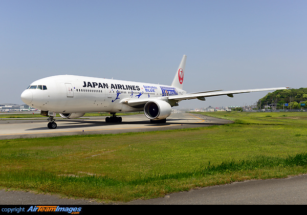 Special livery named "SAMURAI BLUE support jet", for supporting Japan football team on FIFA world cup 2014. Boeing 777-246