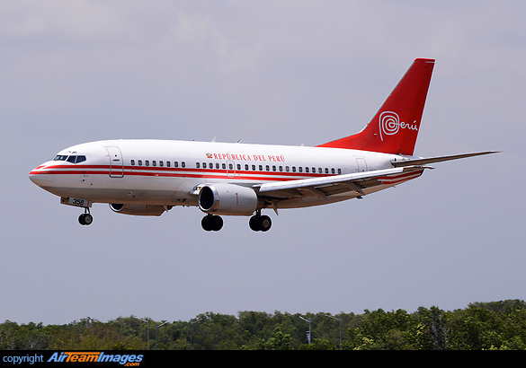 Boeing 737-528 Boeing 737-528
