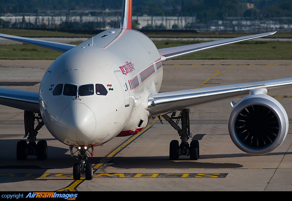 Boeing 787-8 Dreamliner Boeing 787-8 Dreamliner
