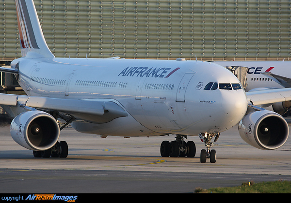 Airbus A330-203 Airbus A330-203
