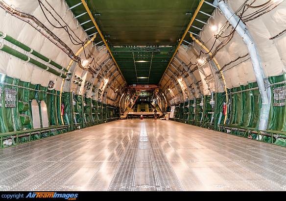 Antonov An-124-100 Ruslan Antonov An-124-100 Ruslan