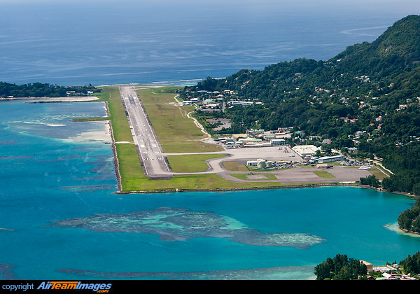 Overview of threshold rwy 13 Seychelles Int. Airport