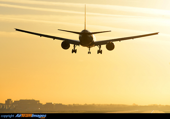 Sunrise arrival at London Gatwick Boeing 777-236/ER