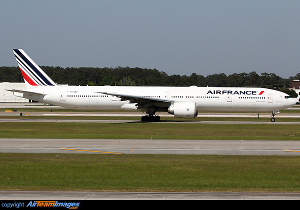 Boeing 777-328/ER Boeing 777-328/ER