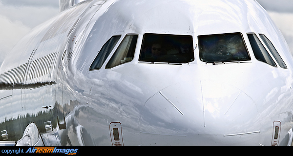Airbus A320-214 Airbus A320-214